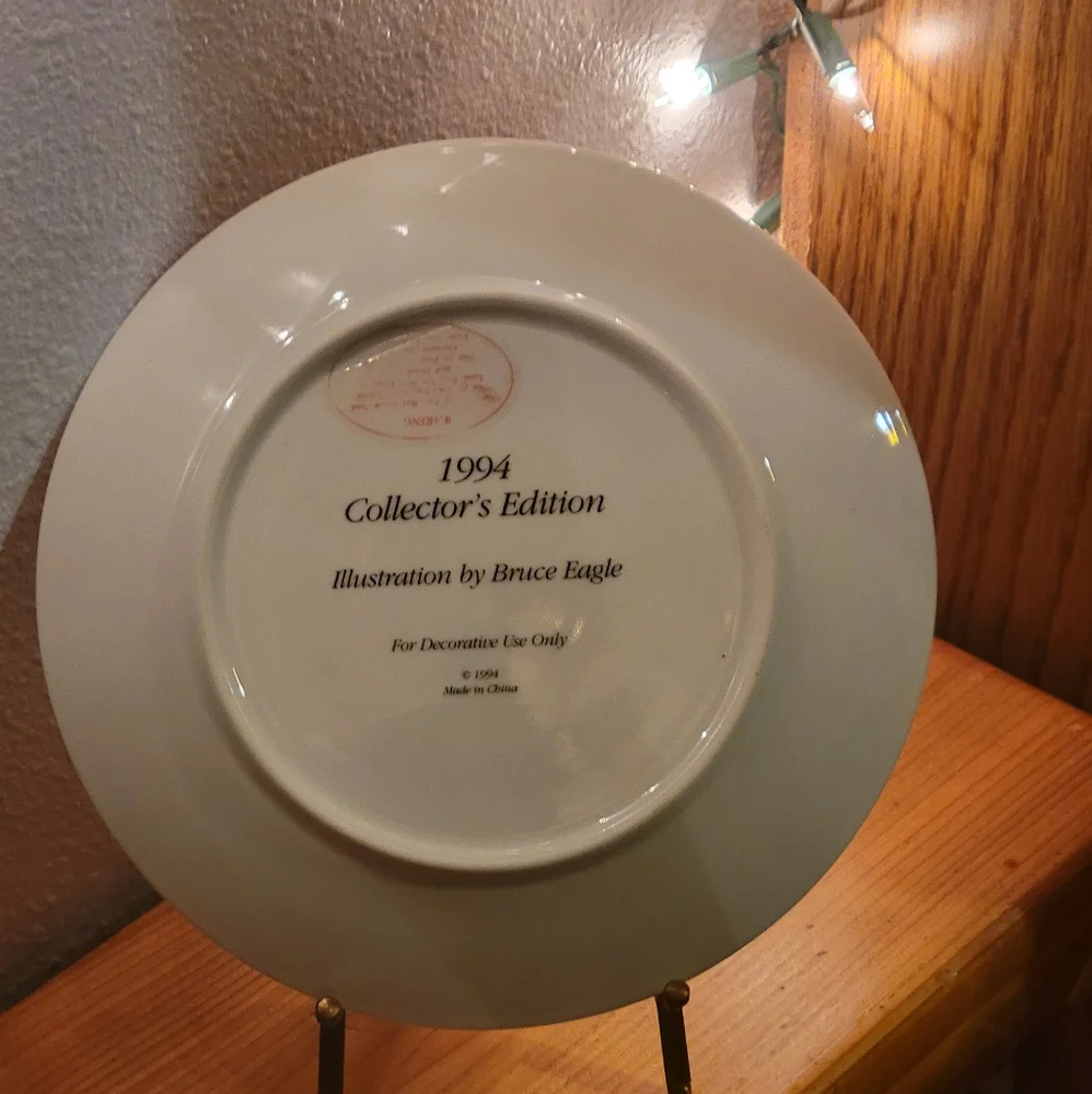 Vtg 94 CHRISTMAS ON MAINSTREET.. COLLECTOR'S ED. PLATE ARTIST BRUCE EAGLE Gold